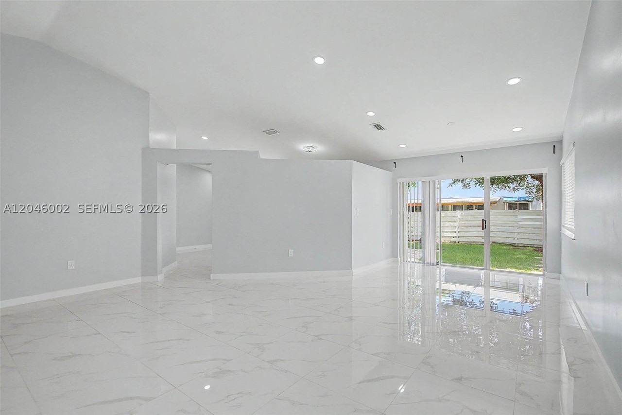 13765 Sw 145th St - Photo 4 of 30