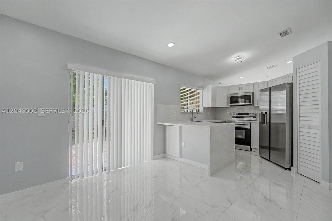 13765 Sw 145th St - Photo 5 of 30
