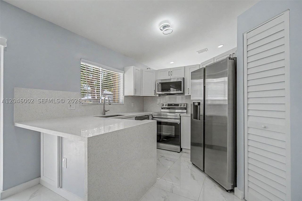 13765 Sw 145th St - Photo 6 of 30