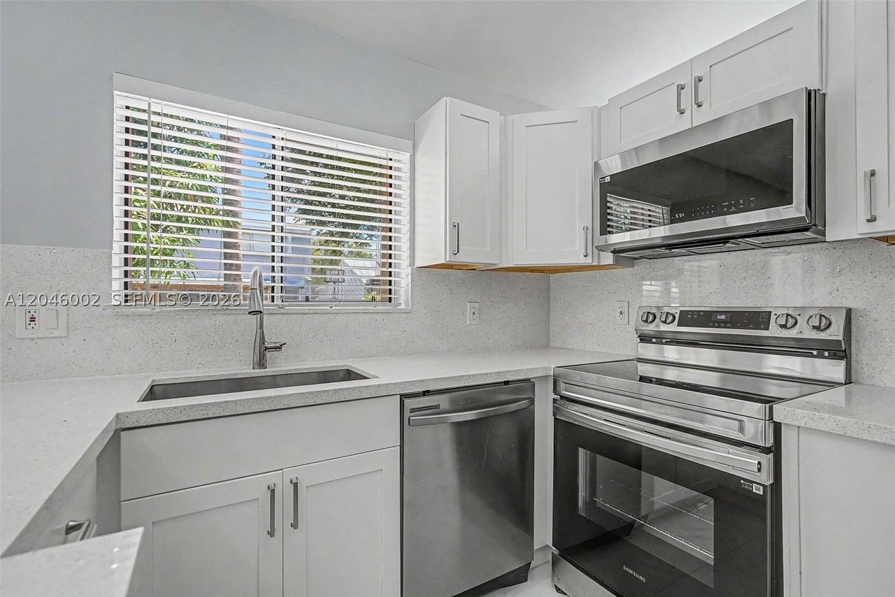 13765 Sw 145th St - Photo 7 of 30