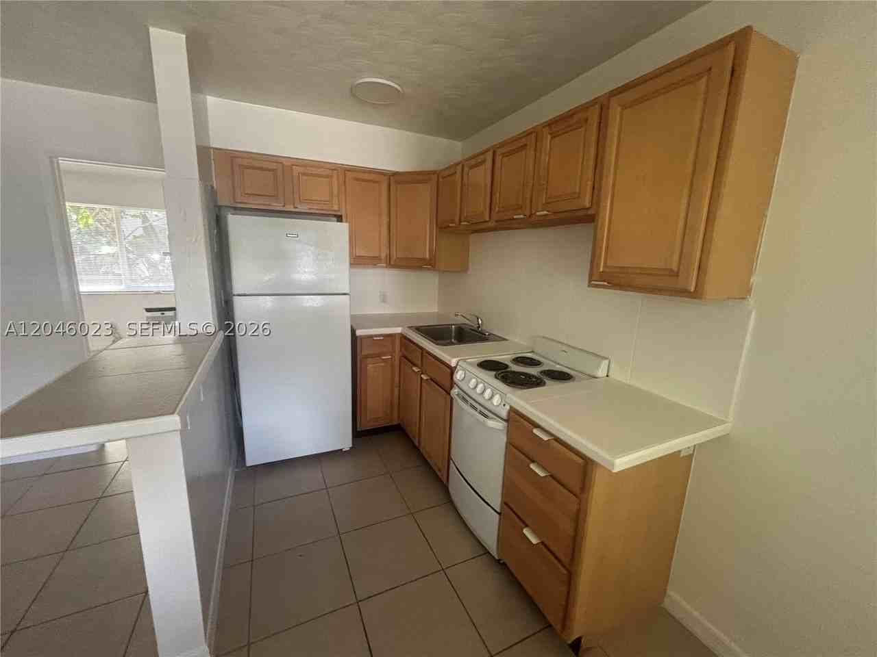 1211 Ne 6th St #2 - Photo 2 of 7