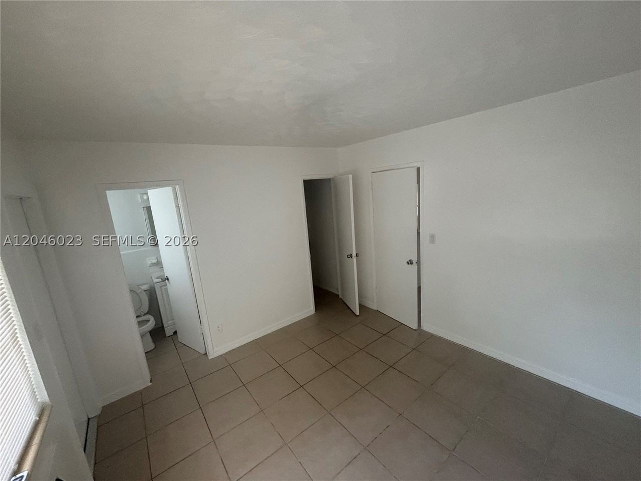 1211 Ne 6th St #2 - Photo 5 of 7