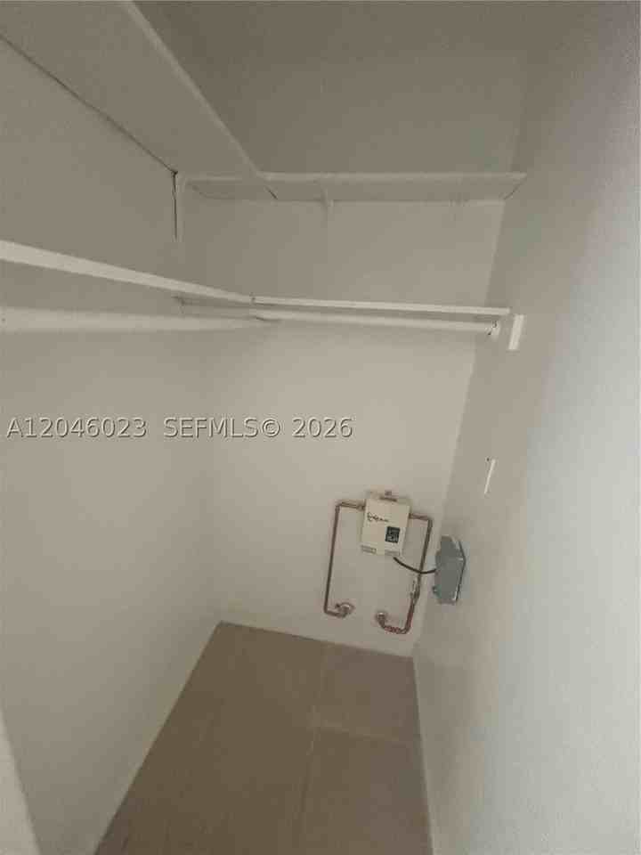 1211 Ne 6th St #2 - Photo 6 of 7