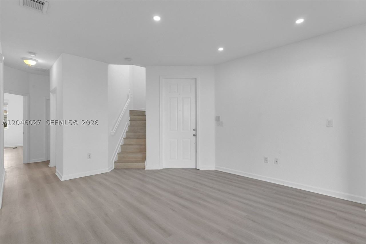 8165 Nw 108th Ave - Photo 2 of 36