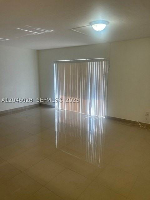 10395 N Kendall Dr #V4 - Photo 3 of 13