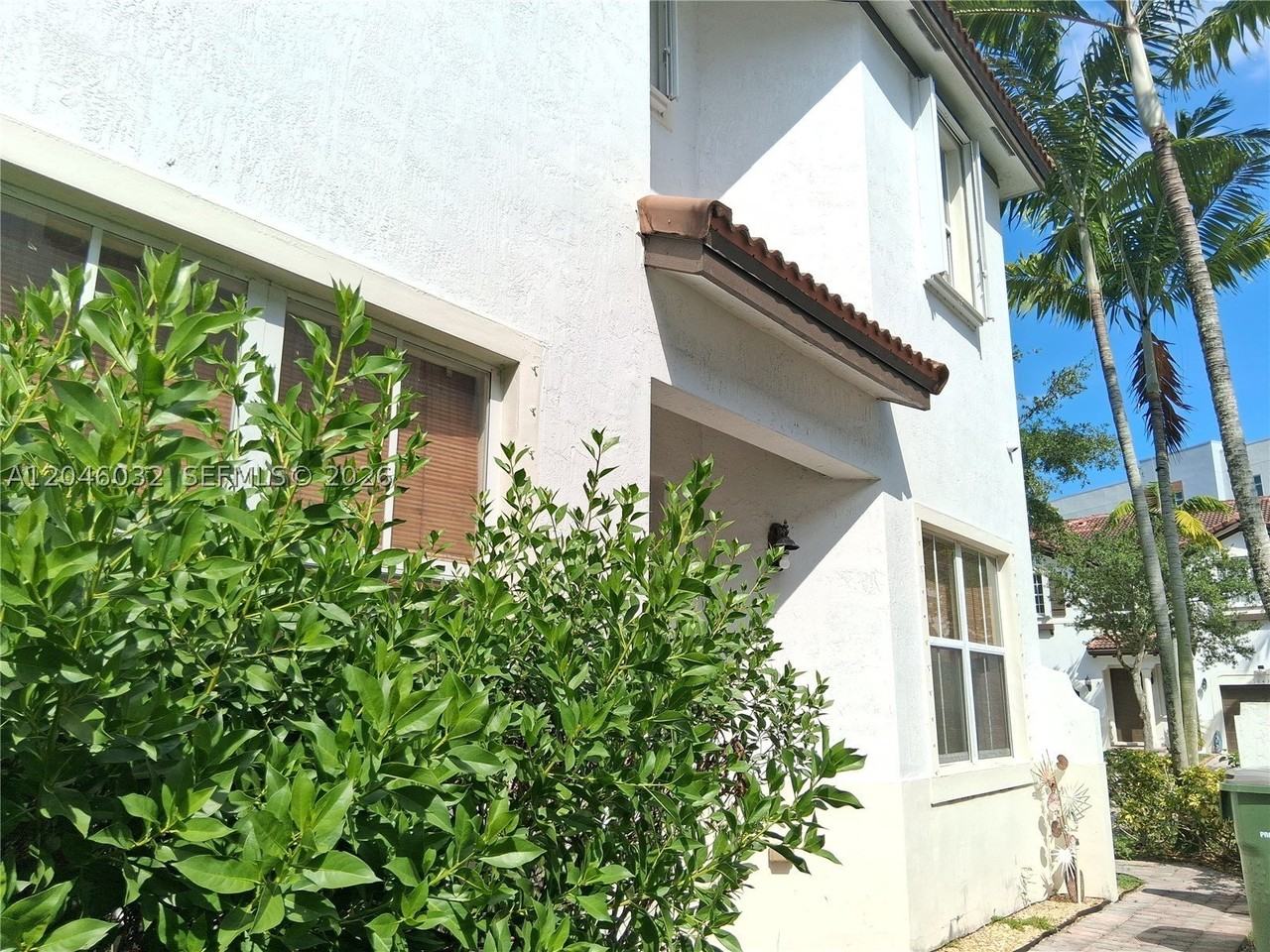 1044 Ne 30th Ave - Photo 4 of 25
