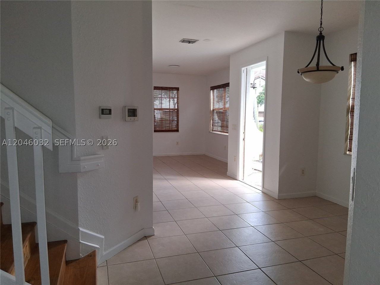 1044 Ne 30th Ave - Photo 5 of 25