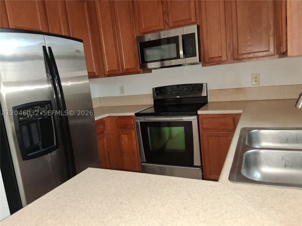 1044 Ne 30th Ave - Photo 6 of 25