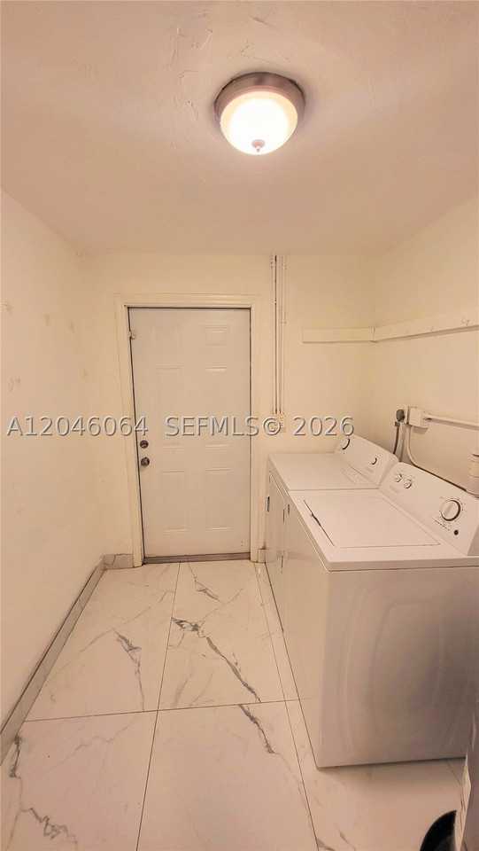 720 Ne 5th St #1-1 - Photo 4 of 27