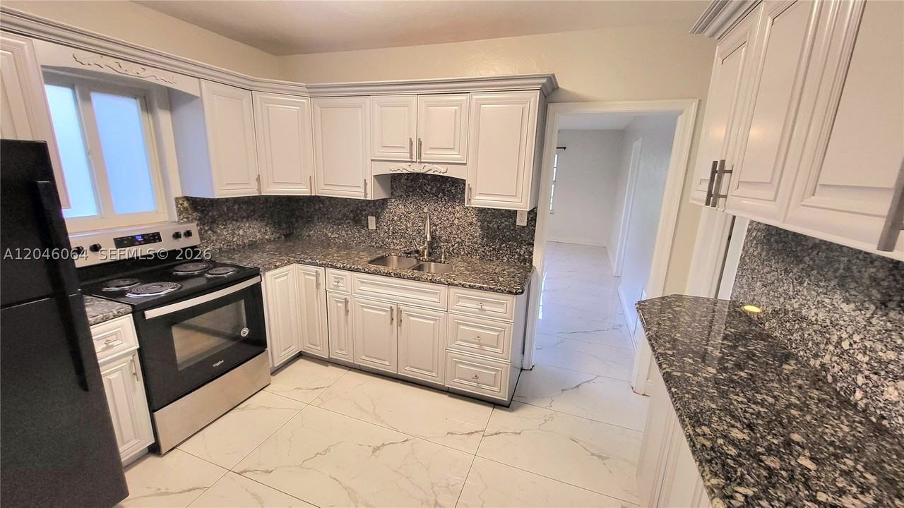 720 Ne 5th St #1-1 - Photo 7 of 27