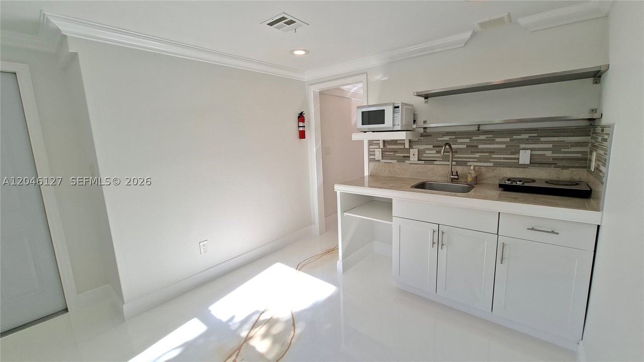 1028 S 62nd Ave #B - Photo 2 of 11