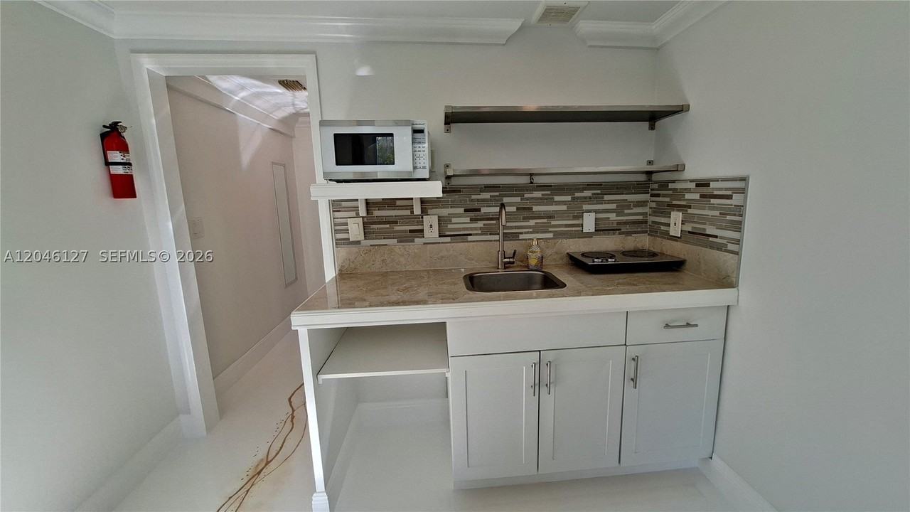1028 S 62nd Ave #B - Photo 4 of 11