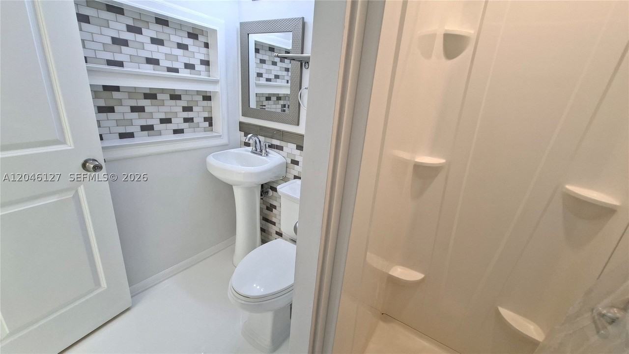 1028 S 62nd Ave #B - Photo 7 of 11