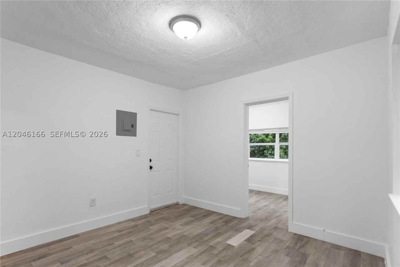 27 Ne 60th Ter #2 - Photo 5 of 15