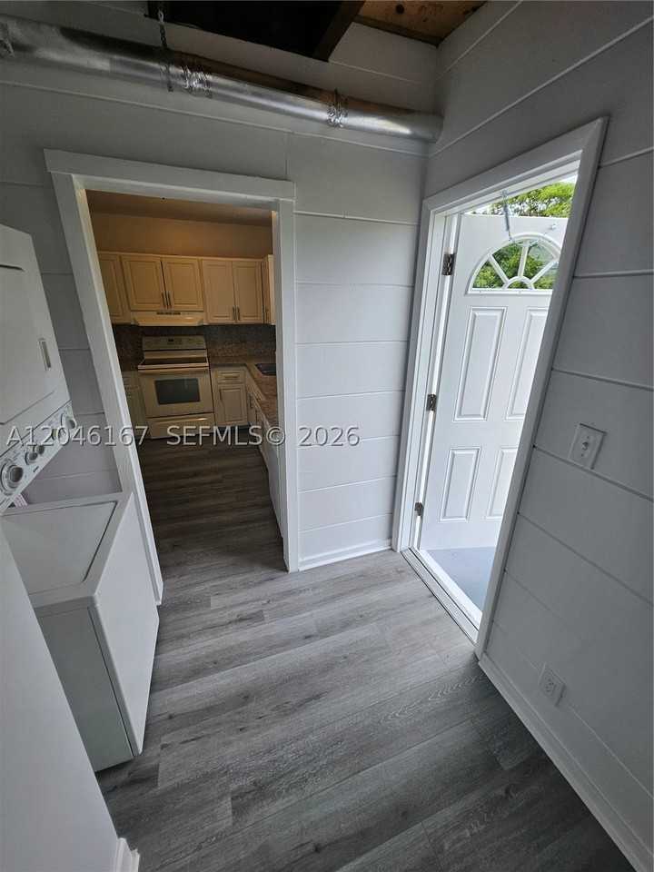 2121 Nw 28th St - Photo 5 of 13