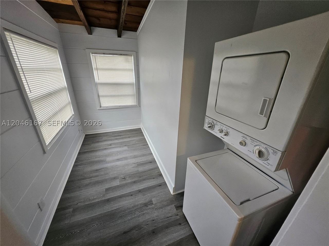2121 Nw 28th St - Photo 6 of 13