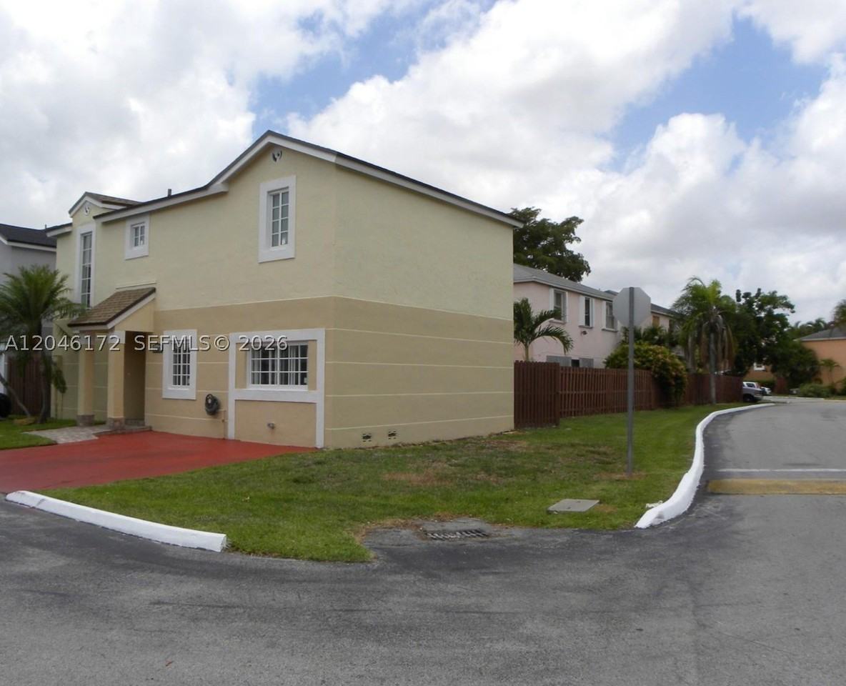 14742 Sw 92nd Street Rd - Photo 2 of 20