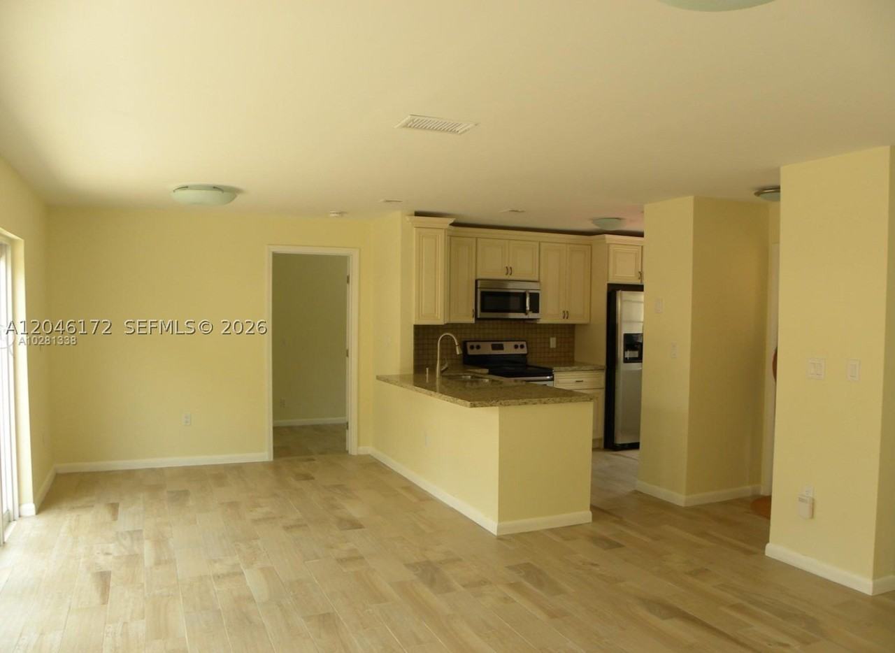 14742 Sw 92nd Street Rd - Photo 4 of 20