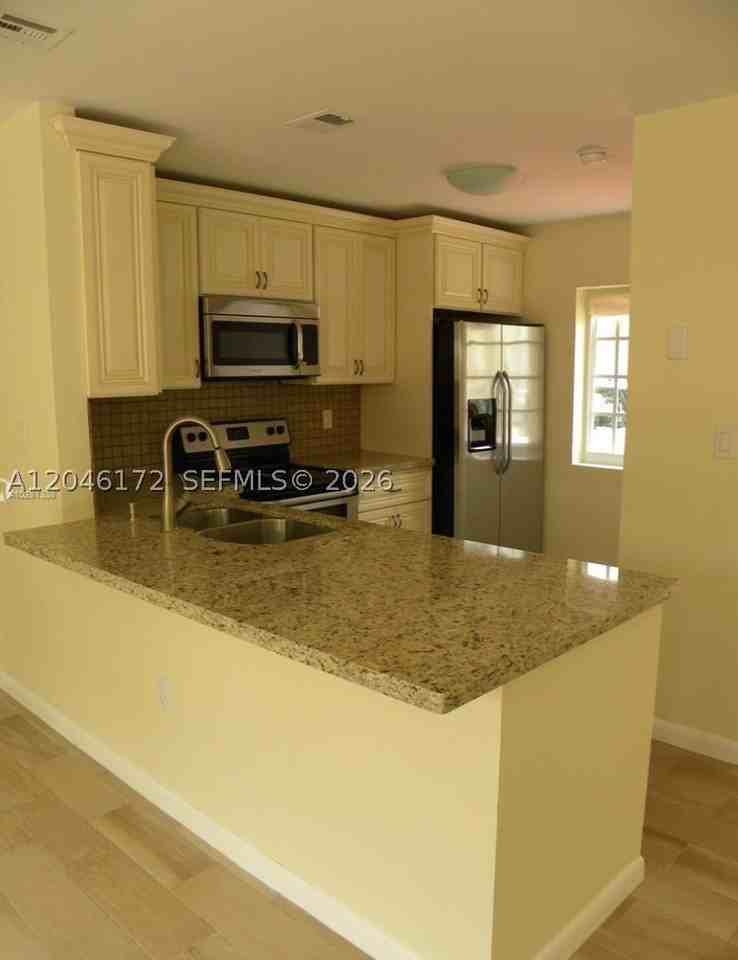 14742 Sw 92nd Street Rd - Photo 6 of 20