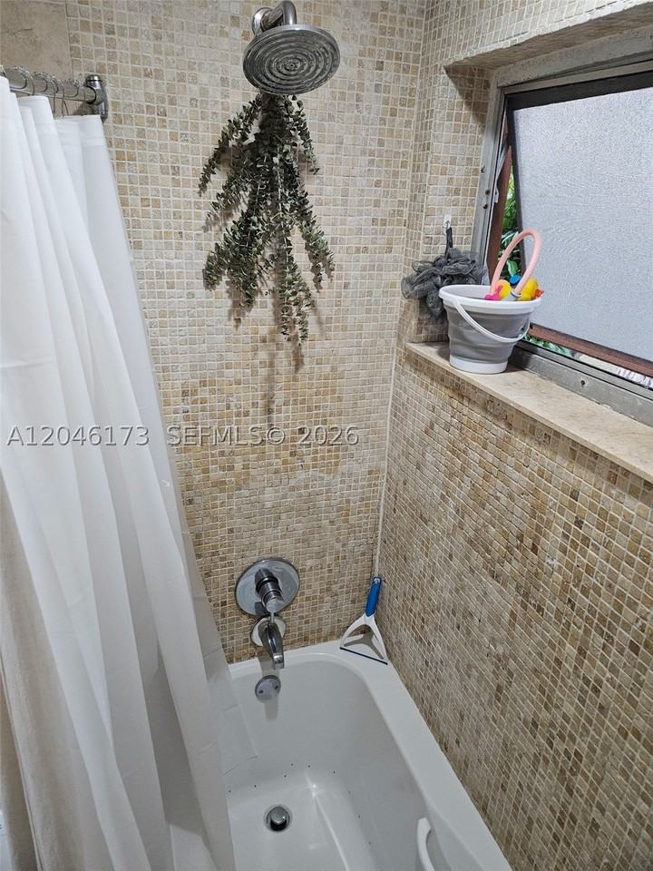 9483 Sw 76th St #N8 - Photo 4 of 5