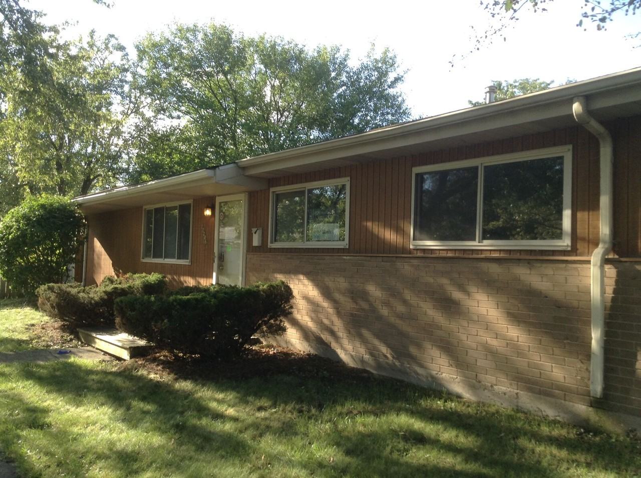 17246 Community St - Photo 2 of 3
