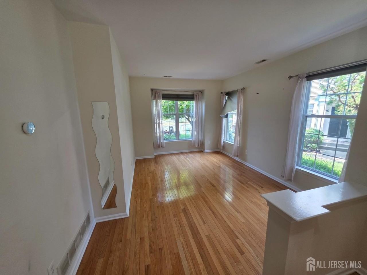 1301 Dahlia Cir - Photo 5 of 29