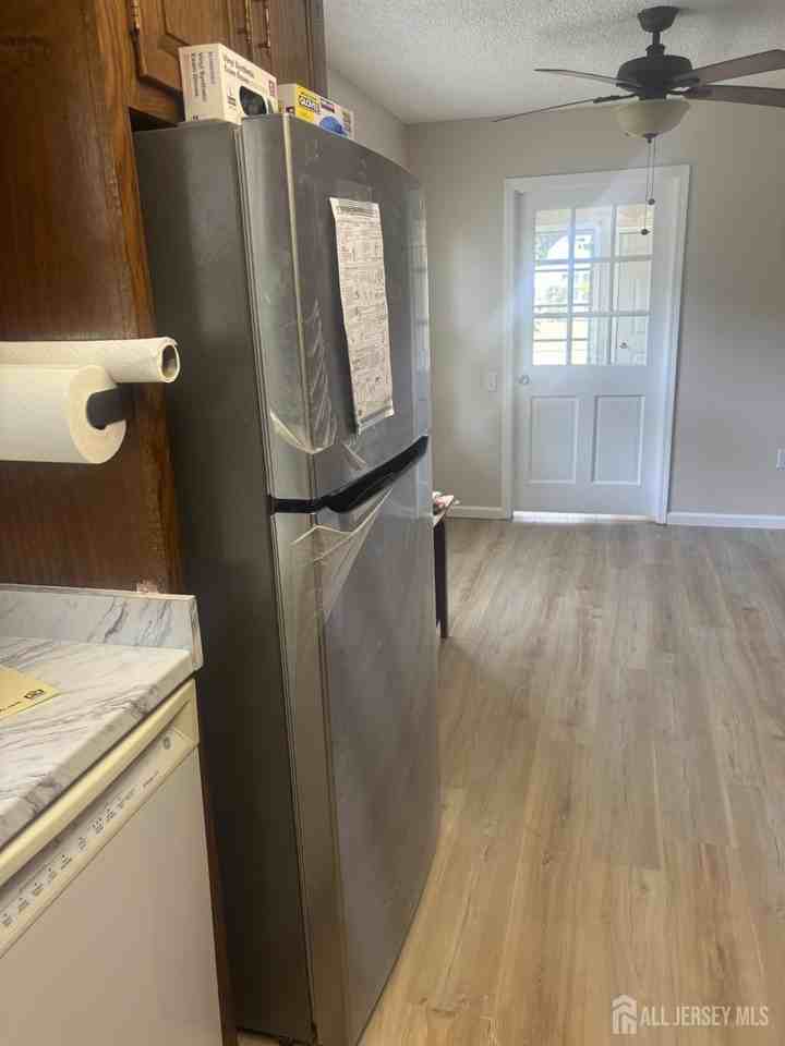 242 Marblehead Ln #B - Photo 3 of 22