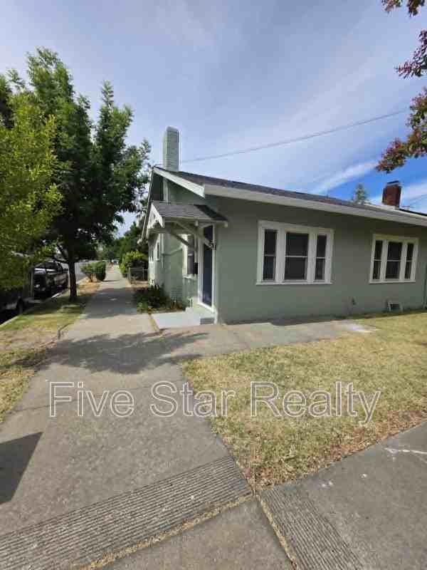 831 8th St - Photo 2 of 20