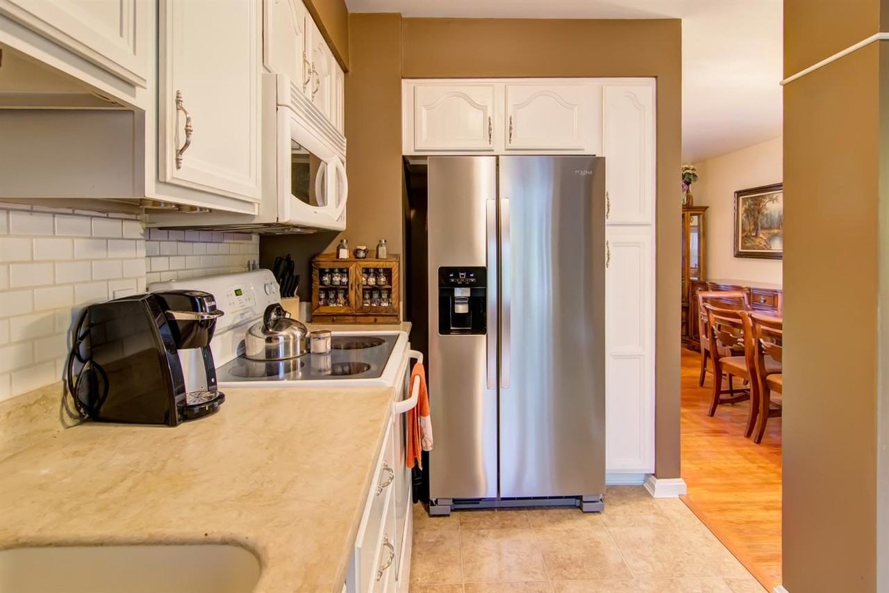 8589 Wicklow Ave - Photo 6 of 23