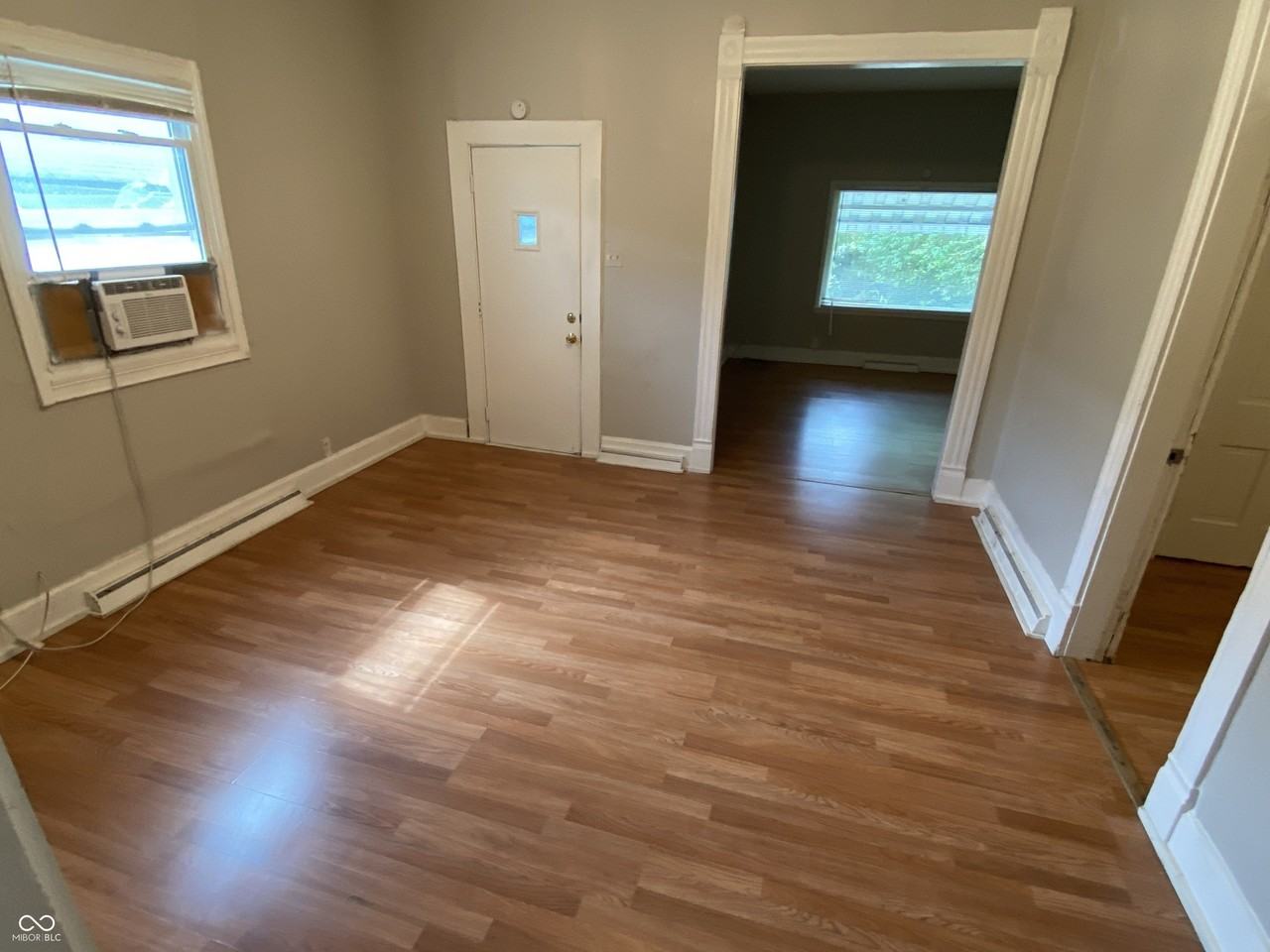 918 W 27th St - Photo 3 of 14