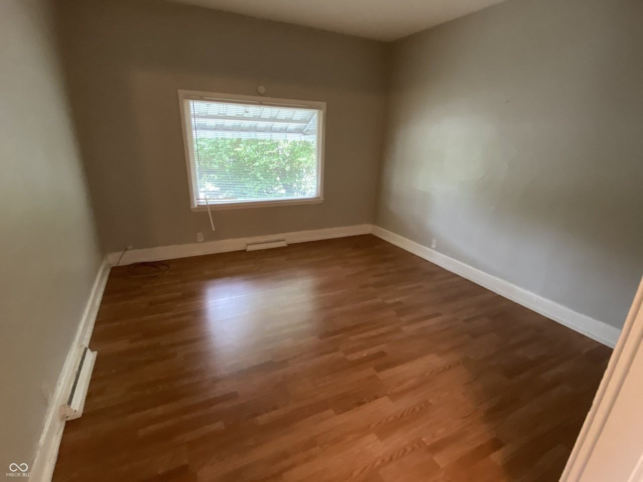 918 W 27th St - Photo 4 of 14