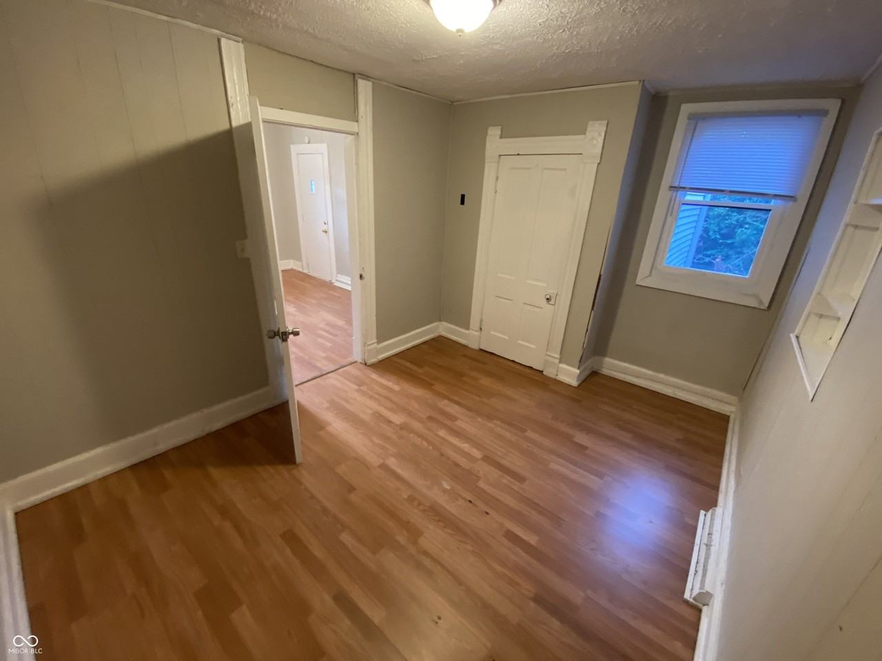 918 W 27th St - Photo 7 of 14