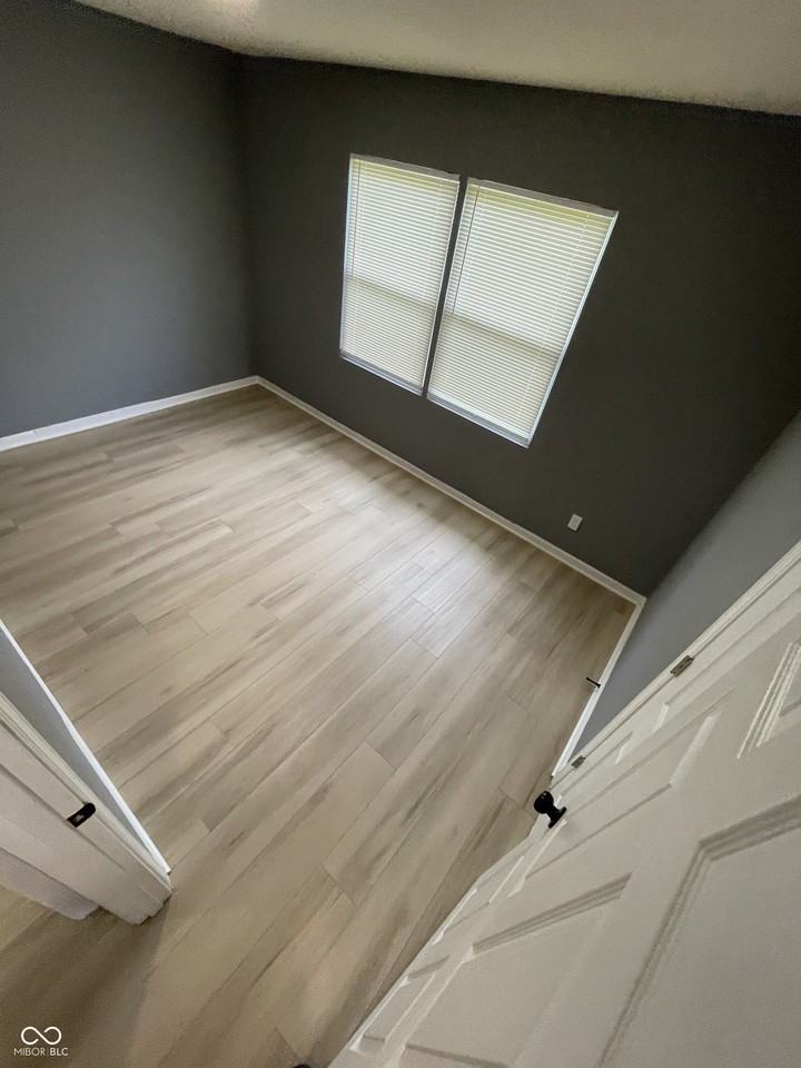 2245 Admiral Dr - Photo 5 of 11