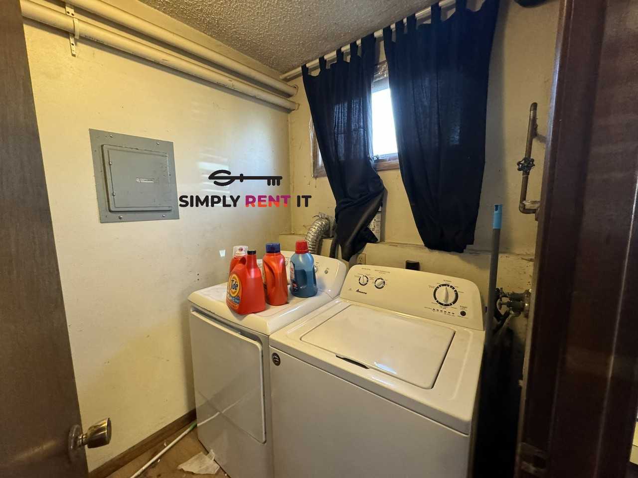 209 E 6th St #104 - Photo 3 of 11