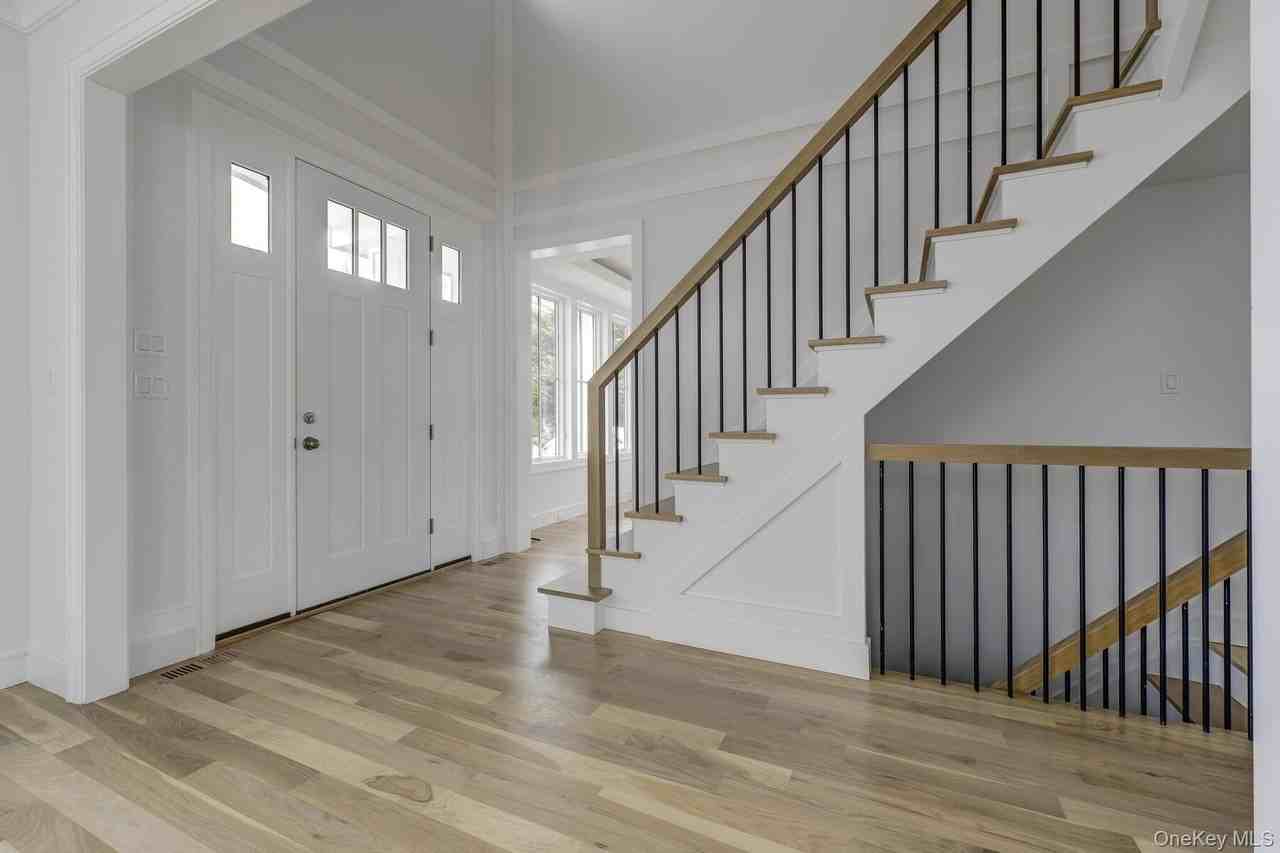 16 Travers St - Photo 2 of 36