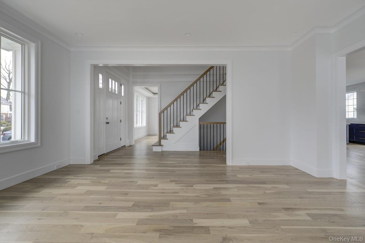 16 Travers St - Photo 3 of 36