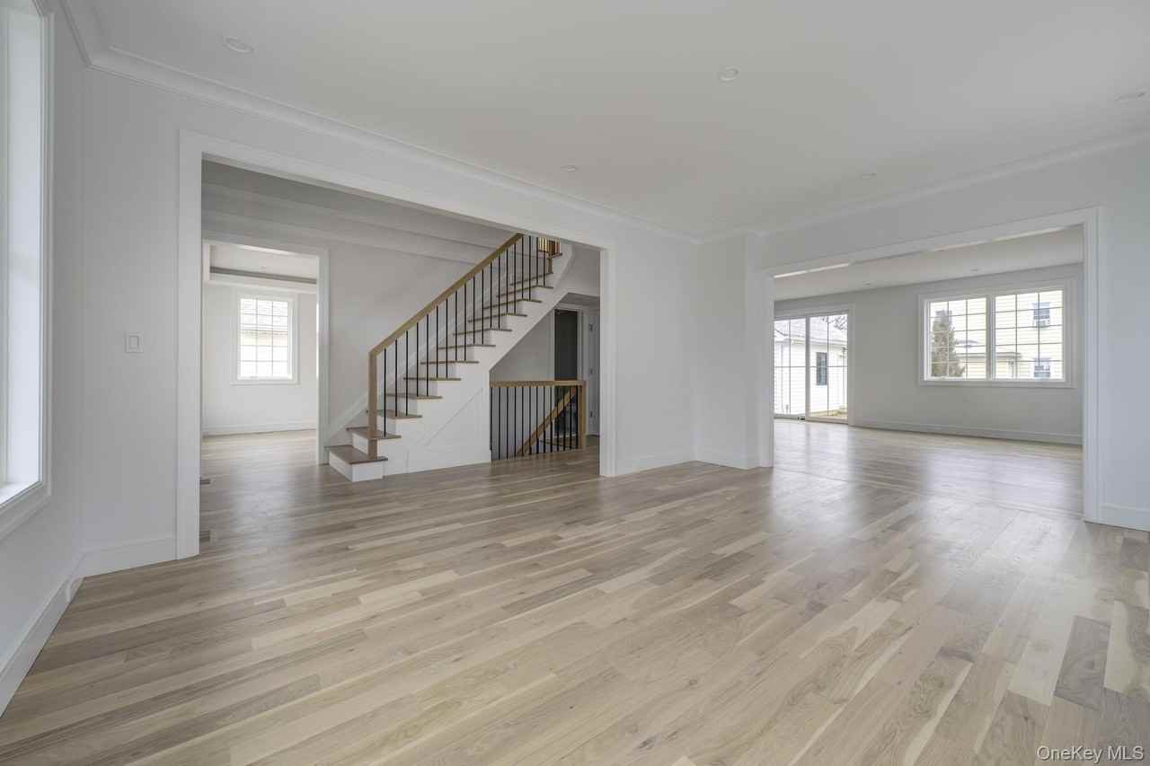 16 Travers St - Photo 4 of 36