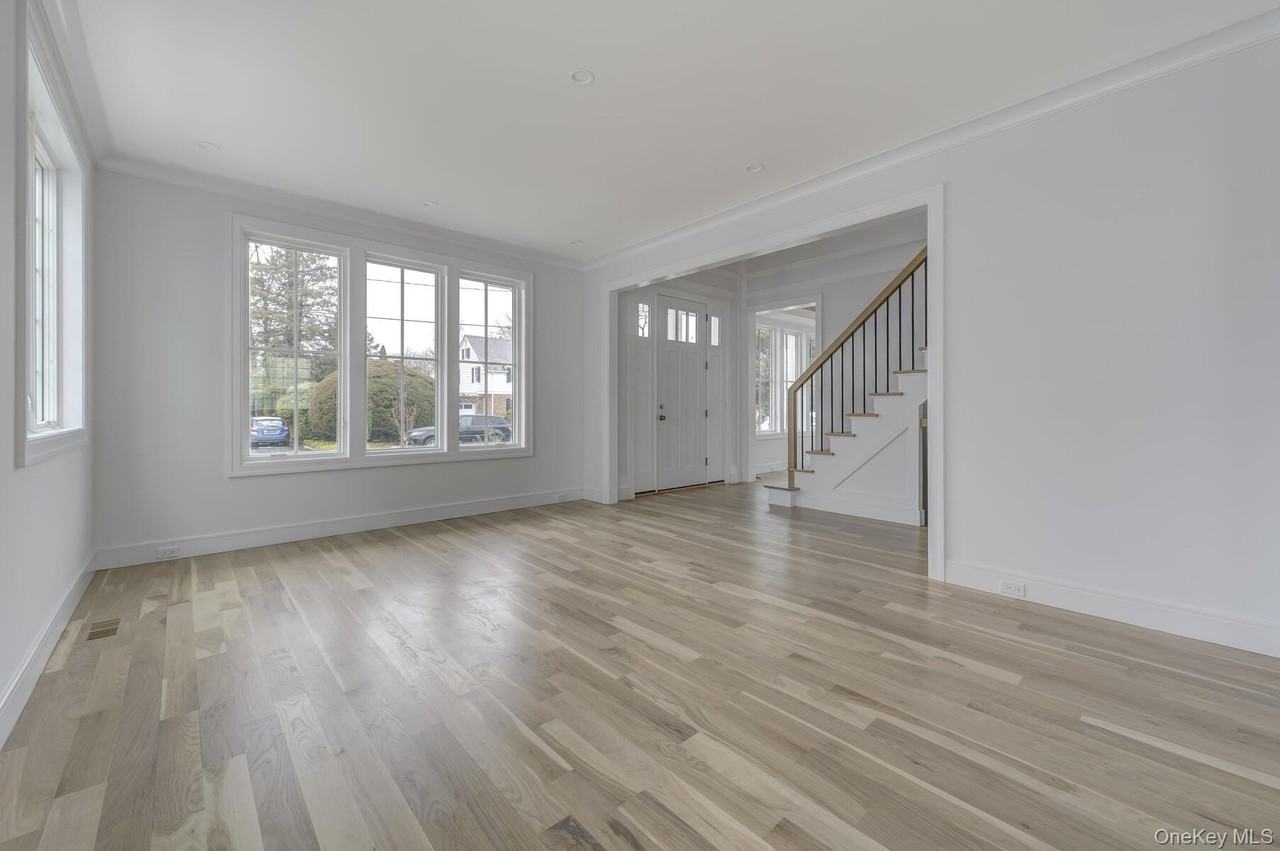 16 Travers St - Photo 5 of 36