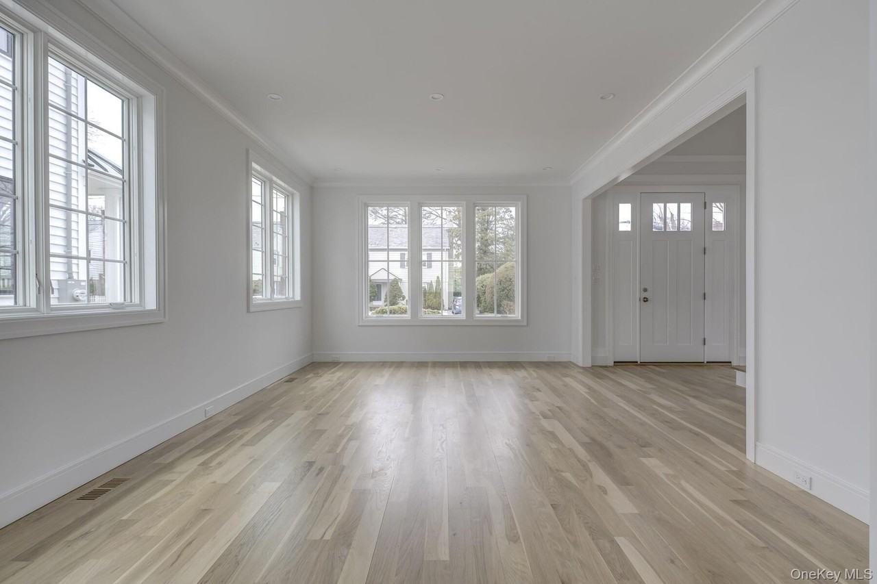 16 Travers St - Photo 6 of 36