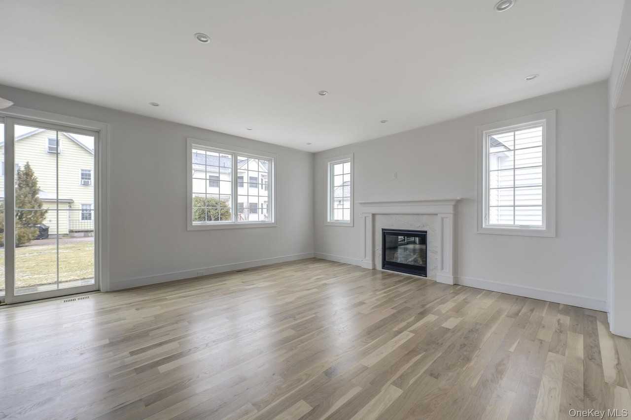 16 Travers St - Photo 7 of 36