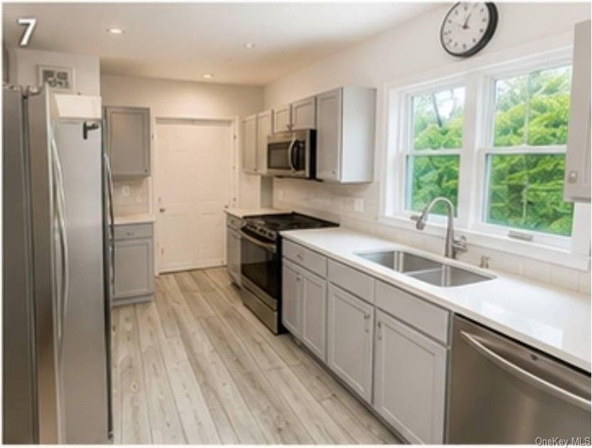 133 Royal Ave - Photo 7 of 16