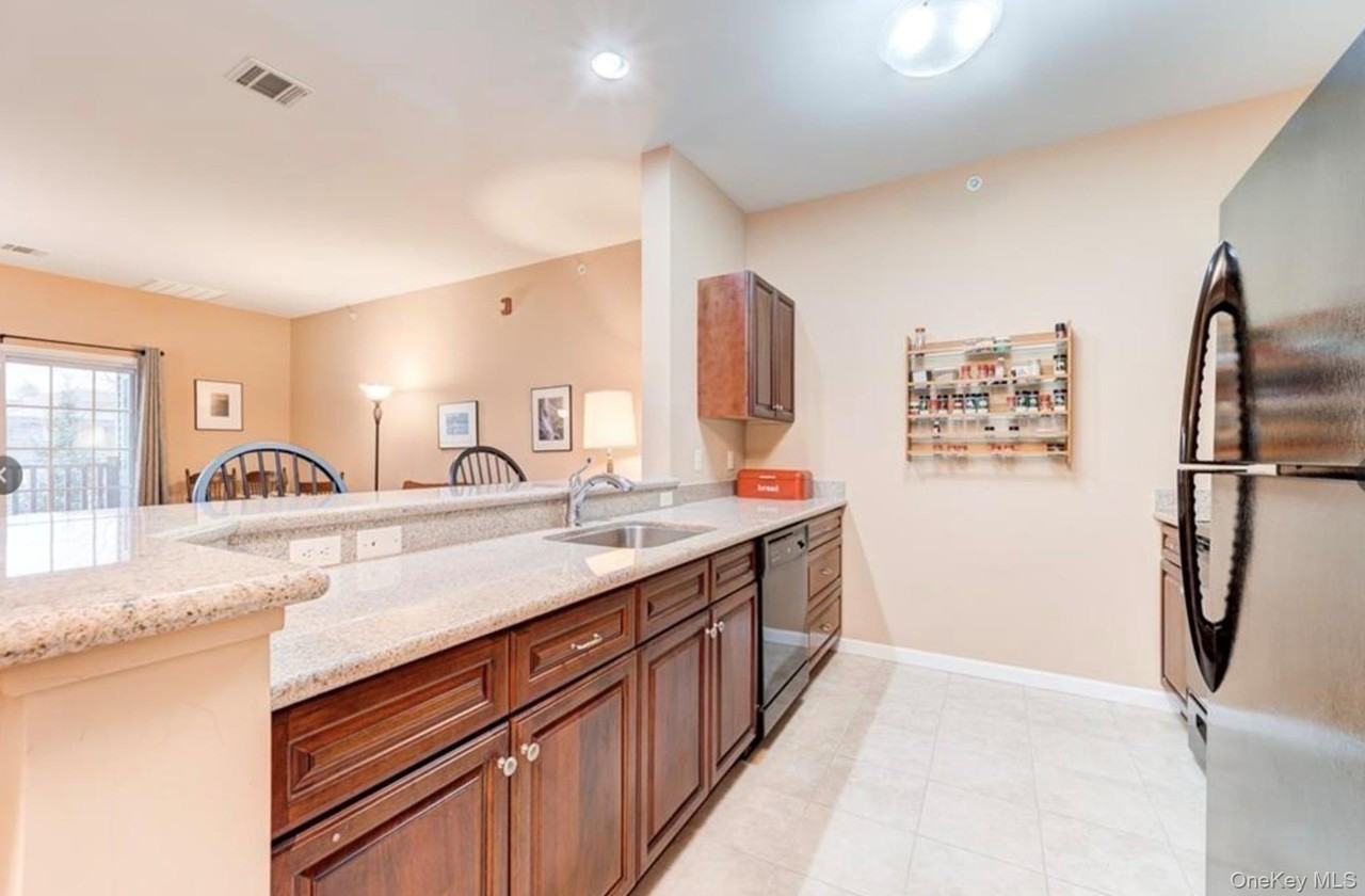 943 Tower Ridge Cir - Photo 2 of 14
