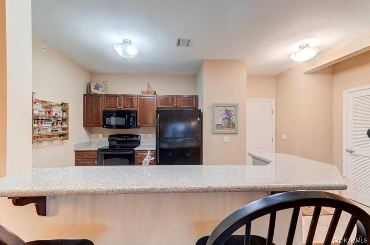 943 Tower Ridge Cir - Photo 3 of 14
