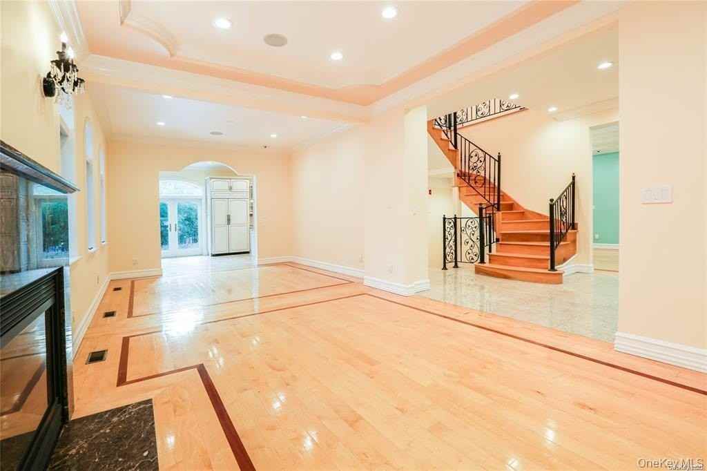27 Elliot Rd - Photo 5 of 34