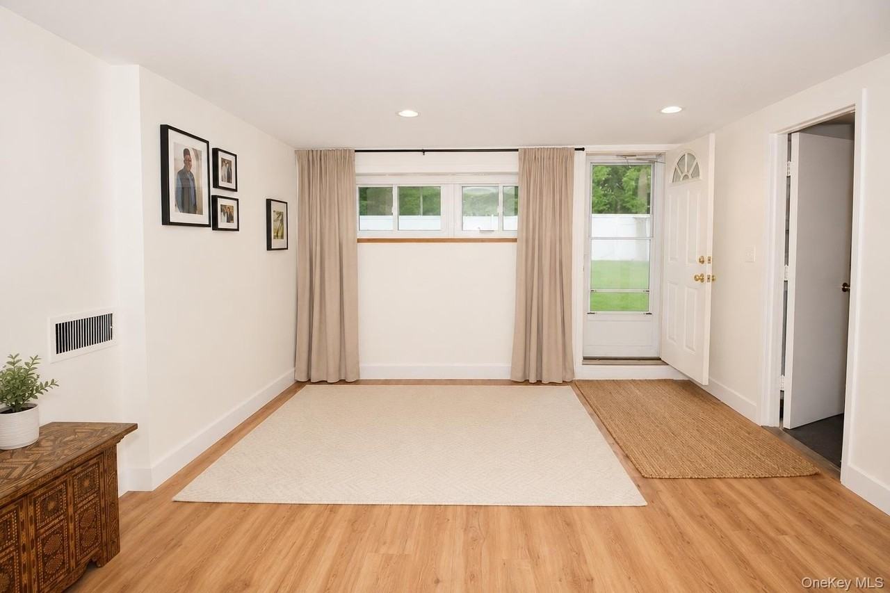 51 Whitman Ave - Photo 3 of 26