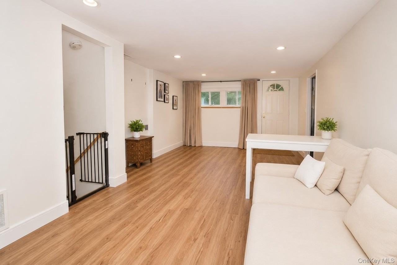 51 Whitman Ave - Photo 4 of 26