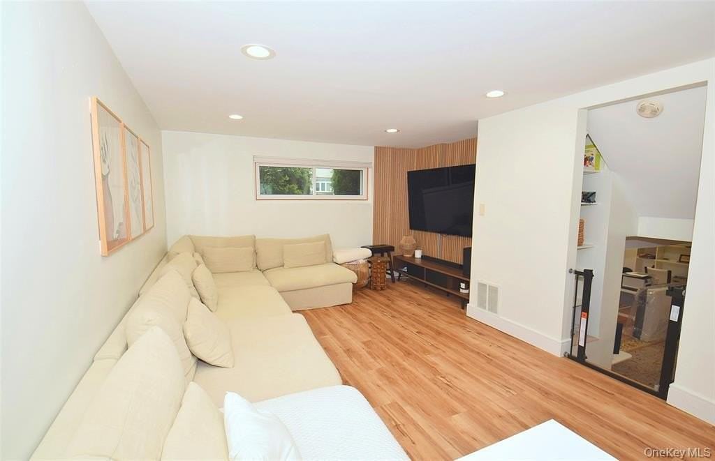 51 Whitman Ave - Photo 5 of 26