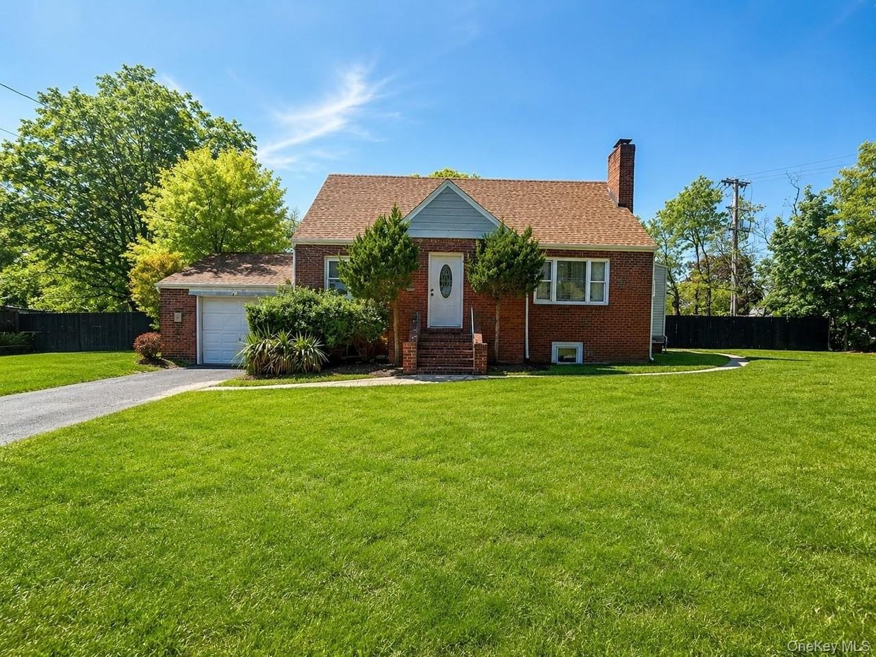 52 Hoffman Ln