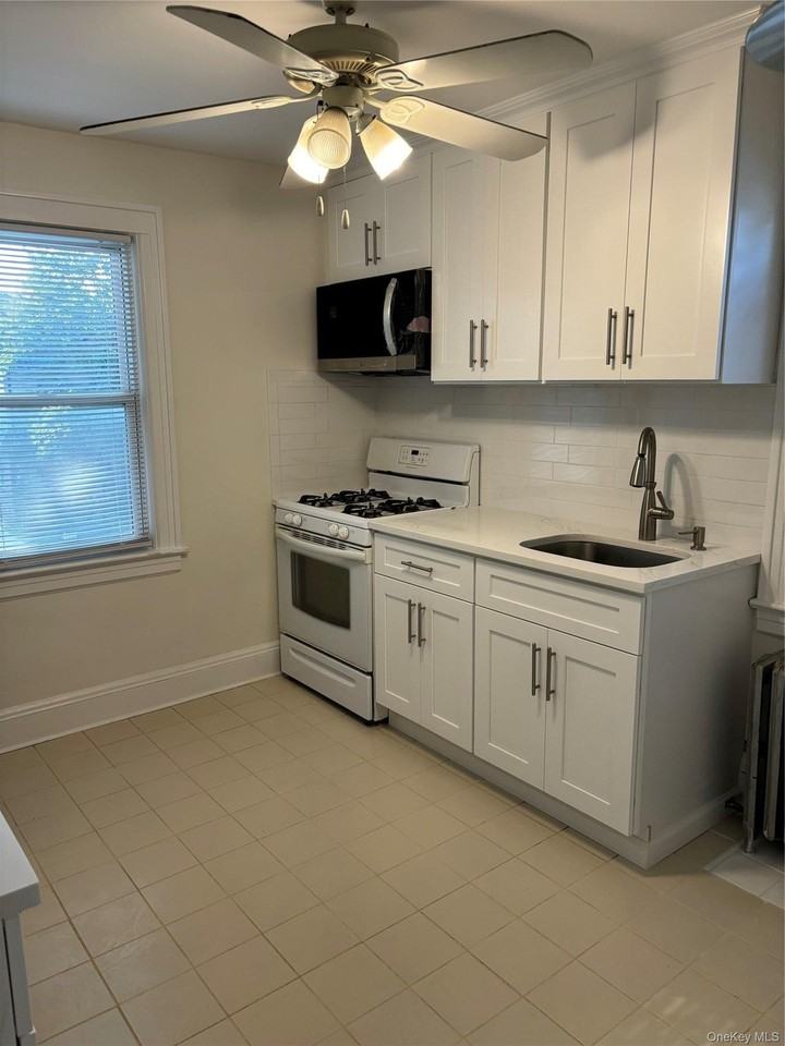 181 Violet Ave #2 - Photo 3 of 16