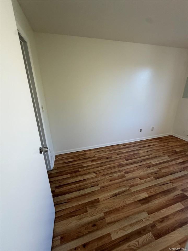 2087 Union St - Photo 6 of 9